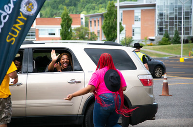 Students greeting each other at SUNY Broome Move-in Day